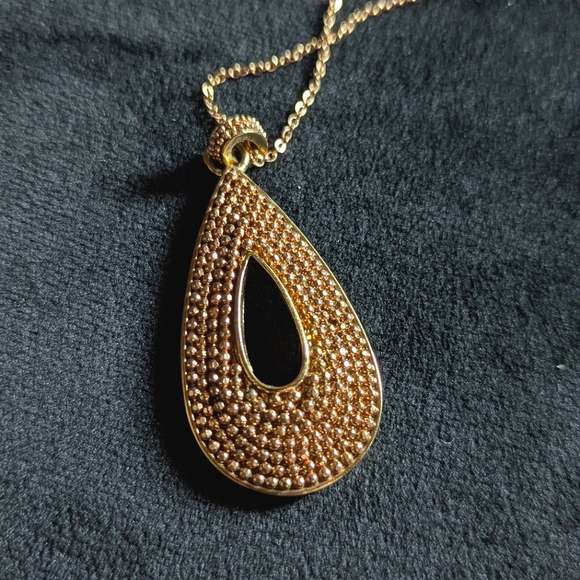 Gold Teardrop Pendant Necklace Stainless Steel Minimalist Quiet Luxury - Picture 3 of 7